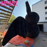 Décoration extérieure : chauve-souris gonflable en peluche noire avec yeux LED