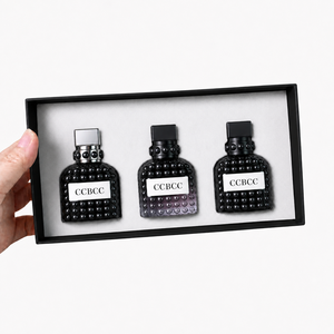Mini Kit de Fragancia EDP Portátil Unisex, Diseño Piramidal, Botella de Vidrio Transparente Negra, Aroma Floral Amaderado en Capas, al por Mayor - Product Image 2