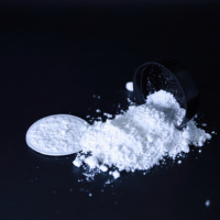 Poudre de mica synthétique blanche traitée à la lysine H7005LL JINTAI 4-6 µm, hydrofuge, émollient soyeux, étalabilité supérieure, cosmétique