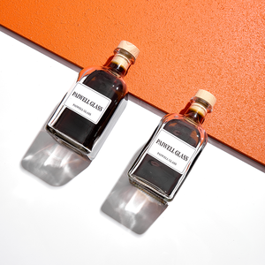 Bouteilles de <span class=keywords><strong>vin</strong></span> en verre flint transparentes de 100 ml, 250 ml, 300 ml, 375 ml, 500 ml <span class=keywords><strong>pour</strong></span> vodka, whisky, rhum - <span class=keywords><strong>Bouteille</strong></span> en verre premium avec <span class=keywords><strong>bouchon</strong></span> - Product Image 1