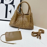 Sac fourre-tout vintage en cuir tressé à la main, style européen et américain, nouvelle collection 2026, haute qualité, grande capacité, fermeture à cordon, idéal pour l'été