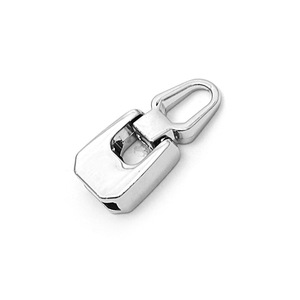 Metal Car Keychain Zinc Alloy No 5 <b>Skin</b> Pull Creative Pendant Home Use - Product Image 1