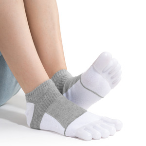 Chaussettes respirantes en coton et gel à cinq doigts séparés pour la <span class=keywords><strong>correction</strong></span> des hallux valgus et les soins des pieds - Product Image 4