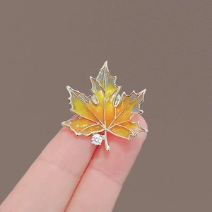 Feuille d'érable rétro française délicate niche de qualité supérieure femmes broche broche <span class=keywords><strong>fixe</strong></span> anti-éblouissement - Product Image 3