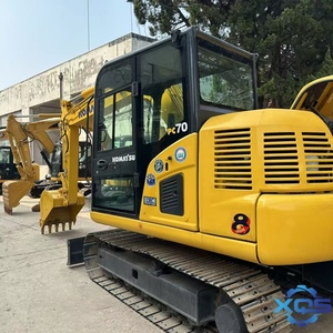 Mini-excavatrice sur chenilles Komatsu PC70 d'occasion, modèle 2022, poids opérationnel de 7 tonnes, pompe hydraulique et moteur en parfait état de marche. - Product Image 2