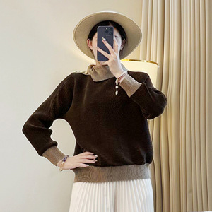 Maglione Pullover a maniche lunghe <span class=keywords><strong>in</strong></span> <span class=keywords><strong>velluto</strong></span> oro di fascia alta da <span class=keywords><strong>donna</strong></span> stile autunno inverno stile retrò con bottoni Miyake <span class=keywords><strong>camicia</strong></span> - Product Image 2