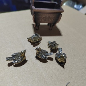 Miniature artisanale en laiton : Passerelle décorative antique en bronze massif, petite figurine d'oiseau en cuivre pour décoration de table - Product Image 5