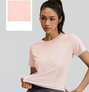 เสื้อยืดออกกำลังกายผู้หญิงแขนสั้นแบบรัดรูป ระบายอากาศ แห้งเร็ว สำหรับวิ่งและฟิตเนส ขายส่ง รับผลิตแบบ OEM ODM - Product Image 2