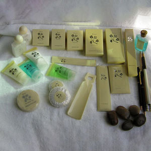 Kits de servicios de hotel desechables para hotel <span class=keywords><strong>Ritz</strong></span> <span class=keywords><strong>Carlton</strong></span> de 5 estrellas - Product Image 2