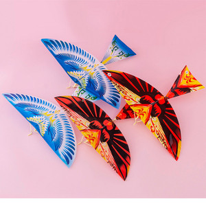 Pájaro Volador de Pequeña Potencia Más Vendido con Alas Aleteantes, Banda Elástica de Plástico Cuadrada al por Mayor para Estructuras de Juguetes de Exterior - Product Image 6