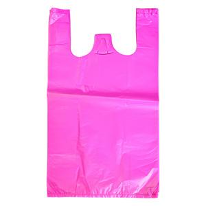 Borsa Shopping Monouso Rosa a Forma di T-shirt in HDPE con Stampa Verde Serigrafica e Chiusura Termosaldata - Product Image 6