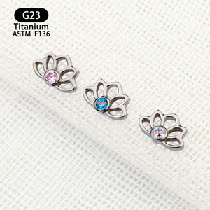 Boucles d'oreilles demi-lotus en titane 8 mm F136 avec zircons, bijoux de piercing pour cartilage - Product Image 3