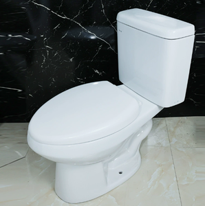 WC monobloc moderne en céramique blanc brillant avec chasse double, cuvette en céramique écologique pour salle de bain d'hôtel - Product Image 3