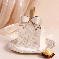 Boîte à Bonbons de Mariage Européenne Personnalisée avec Logo, Gaufrage et Revêtement UV, Matériaux Recyclés, Vente en Gros pour Douche Nuptiale et Fiançailles