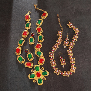 Collier Pendentif en Résine de Verre Émeraude Fait Main, Bijoux Fantaisie, Collier Long Croix en Or Véritable Coloré Fait Main - Product Image 4