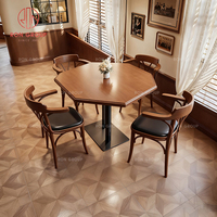 Ensemble de meubles de restaurant, café, salon de thé, style rétro américain, minimaliste, durable, écologique, table à manger en bois, cuir noir