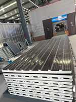 Panneaux de toiture en métal isolés en mousse de polyuréthane, acier et aluminium modernes pour usage extérieur