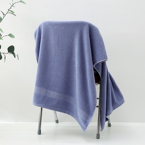 Serviette <span class=keywords><strong>de</strong></span> <span class=keywords><strong>Bain</strong></span> Grande Rayée en Pur Coton 140x70cm Anti-Peluchage pour Usage Domestique, Plage et Hôtel – Vente en Gros et Personnalisation - Product Image 2