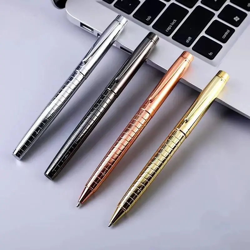 Penna in metallo placcato nero con pistola incisa in metallo personalizzata di alta qualità
