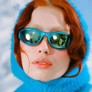 Gafas de Sol Deportivas con Logotipo Personalizado, Montura Pequeña, Protección UV400, Estilo Ojo de Gato Y2K para Mujer - Product Image 2
