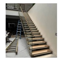 Escalier en bois massif au design moderne avec système d'éclairage LED pour résidentiel