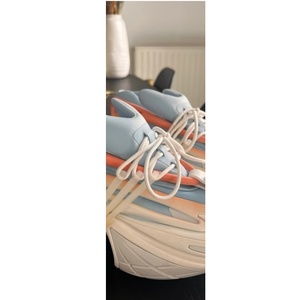 Chaussures décontractées de luxe haut de gamme à semelle épaisse et rehaussante, au design unique inspiré des vaisseaux spatiaux, pour la marche. - Product Image 2