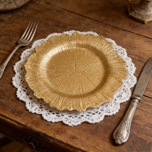 Assiettes de présentation rondes jetables de luxe en plastique PP de 13 pouces, durables, avec motif floral moderne pour décorations de mariages et de fêtes - Product Image 1