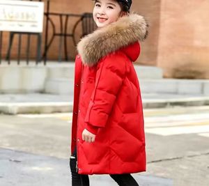 Manteau long et épais en peluche à capuche pour enfants - Manteau d'hiver en coton matelassé pour filles avec un grand col pour une protection contre le vent et une chaleur optimale en extérieur - Product Image 3