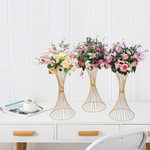 LEXI L-011 Support de fleurs artificielles en métal fait main pour chemin de table de mariage, 60 cm, support à gâteau moderne en or électro-plaqué pour table de desserts - Product Image 4