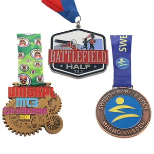 Medalha de atacado com design personalizado para formatura religiosa católica, medalha barata de ouro para maratona esportiva, cordão personalizado