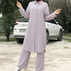 Completo Casual Musulmano: Camicia Lunga Monocolore con Orlo Curvo e <span class=keywords><strong>Pantaloni</strong></span> Larghi e Fluidi per la Primavera - Outfit Malesiano 0047 - Product Image 4