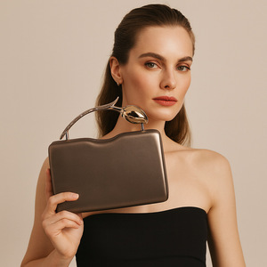 Sac à main classique en polyester avec chaîne, vente en gros d'usine, cadeau de la Saint-Valentin pour femme, pochette de soirée bandoulière - Product Image 2