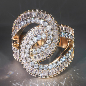 Anello con Zircone Taglio Smeraldo per Donne, Gioiello Scintillante di Lusso per Serate Eleganti - Product Image 6
