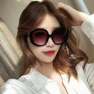 ใหม่แฟชั่นผู้หญิงกรอบแว่นกันแดด PC ทรงไม่สม่ำเสมอสีเทาสีเบจสีเทาเกล็ดป้องกันรังสียูวี 100% ประเภท 3 แว่นกันแดด C4-3339 - Product Image 3