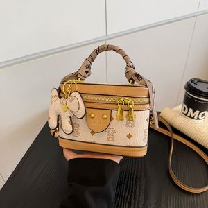 Fashionable Lady's Style <b>square</b> Handbag. It Is Made of PU Material. the Inner Lining Is Made of Polyester.5108 - Product Image 5