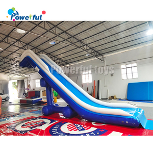 Tobogán Acuático Inflable Comercial para Yates, Tobogán Flotante Inflable Azul y Blanco para <span class=keywords><strong>Alquiler</strong></span> en Fiestas en Botes, Piscinas y Lagos - Product Image 3
