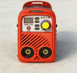 Máquina de Soldadura MMA Compacta y Mini con Carcasa Resistente en Rojo y Negro y Enfriamiento Eficiente para Uso en Talleres y Garajes - Product Image 3