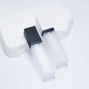 Vente en gros de tubes en verre pour gloss à lèvres, emballage cosmétique pour rouge à lèvres, tube carré givré de 3 ml avec couvercle noir - Product Image 2