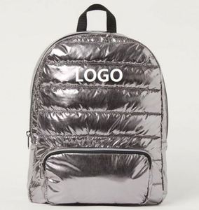 กระเป๋าเป้สะพายหลังผู้หญิงสีเงินระยิบระยับ ดีไซน์ลายควิลท์สุดหรู ใช้ได้ทุกวัน พร้อมซับในผ้าฝ้ายและระบบปิดซิป - Product Image 1