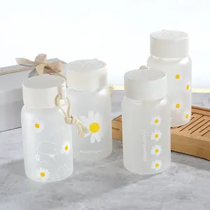 Petites bouteilles givrées de marguerite de 450ml pour enfants Bouteille d'eau créative sans BPA avec corde et couvercle portables