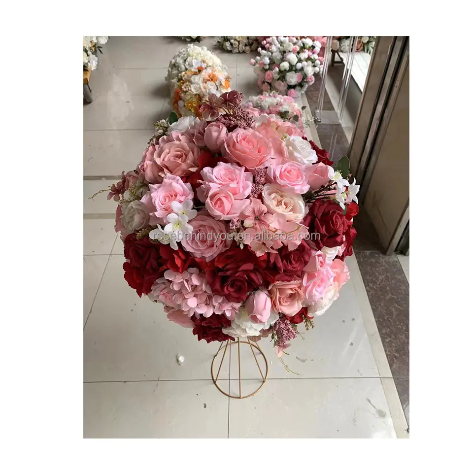 OEM precio al por mayor Borgoña BOLA DE FLORES ARTIFICIALES 50cm centro de mesa de flores rosas para la decoración de la boda