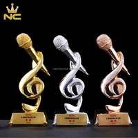 Pas cher En Gros Métal Verre Microphone Récompenses Cristal Musique Trophée Pour Les Événements De Musique