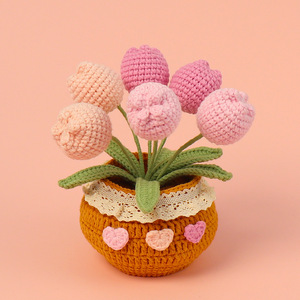 Maceta de Tulipán Tejida a Mano, Mini Planta en Maceta, Maceta de Flores Tejida en Algodón Suave con Decoración de Corazón de Encaje, Hecha a Mano - Product Image 4