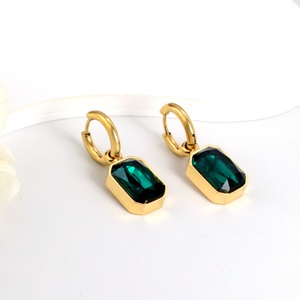 Pendientes de Acero Inoxidable de Lujo con Baño de Oro de 18K y Diamantes para Mujer - Product Image 5