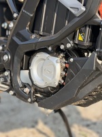 Moto tout-terrain Surron Ultra Bee 21KW Black Edition 74V 60Ah 2025