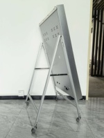 Afficheur LED mobile pliable P1.25-P2.5, écran d'affichage numérique GOB avec contrôle par application, 4 roues