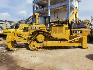 Bulldozer Caterpillar D7R/D8R/D9R d'occasion, faible nombre d'heures d'utilisation, modèle 2018, 90 CV, capacité de bulldozing de 8,6 m, en vente - Product Image 3