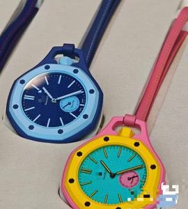 Horloge murale décorative <span class=keywords><strong>moderne</strong></span> de salon avec chaînes, mouvement à quartz silencieux en acier inoxydable coloré de luxe, avec lumière nocturne - Product Image 4