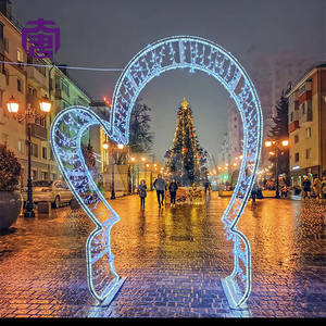 Arco de Luces LED para Decoraciones Navideñas de Exterior, Personalizado con Iluminación LED Impermeable IP65 - Product Image 3