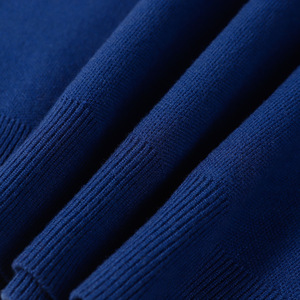 เสื้อสเวตเตอร์ถักคอวี แขนยาว ลายทางสีแดงน้ำเงิน ตัดสีสไตล์คัลเลอร์บล็อก แบรนด์ Gucci สำหรับผู้ชาย ทรงหลวม สวมใส่สบาย - Product Image 4